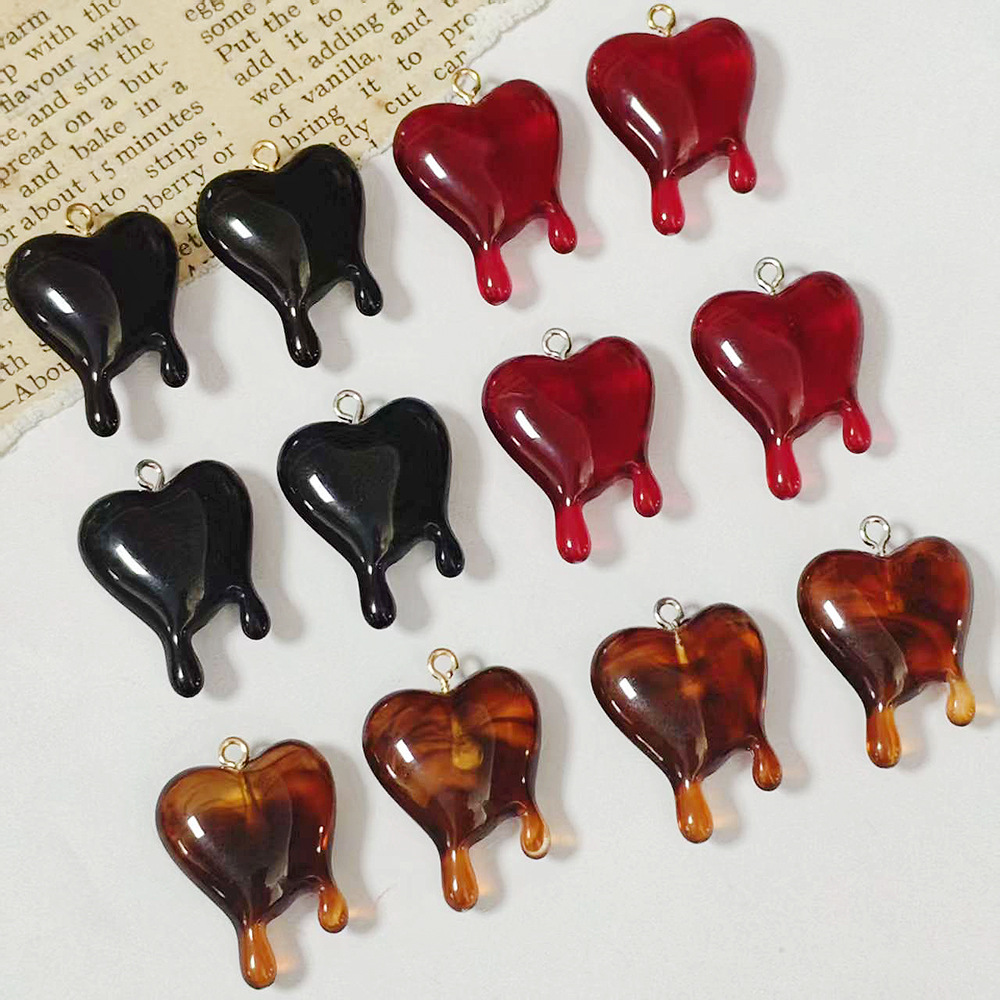 Resin Art Heart - 10 個ドロップブラッドハート型樹脂チャームハロウィンペンダント DIY イヤリングネックレスジュエリーキーホルダー作成アクセサリー用