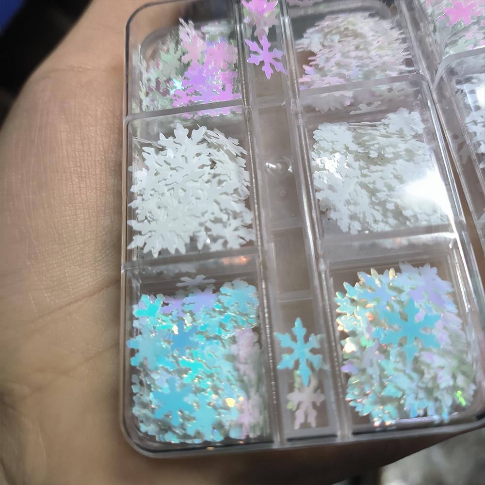Xmas Resin Art - 6/12グリッド3Dオーロラクリスマス雪片ネイルスパンコールカラフルなクリスマス雪片ネイルアートデコレーション冬のパレットネイルパーツ