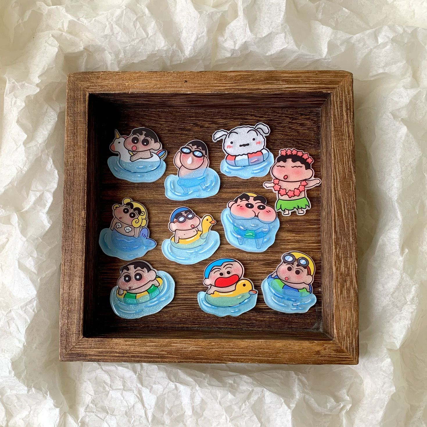 クレヨンしんちゃん樹脂製アクセサリー、扇子、水筒、靴のバック - Resin Art Sticker のレビューと価格